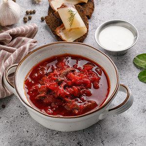 Борщ с копченой говядиной